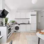 Apartman By The Lakes In The Of *